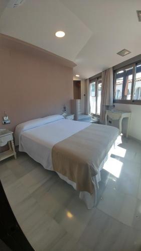 קורדובה Apartamentos Torre De La Mezquita מראה חיצוני תמונה